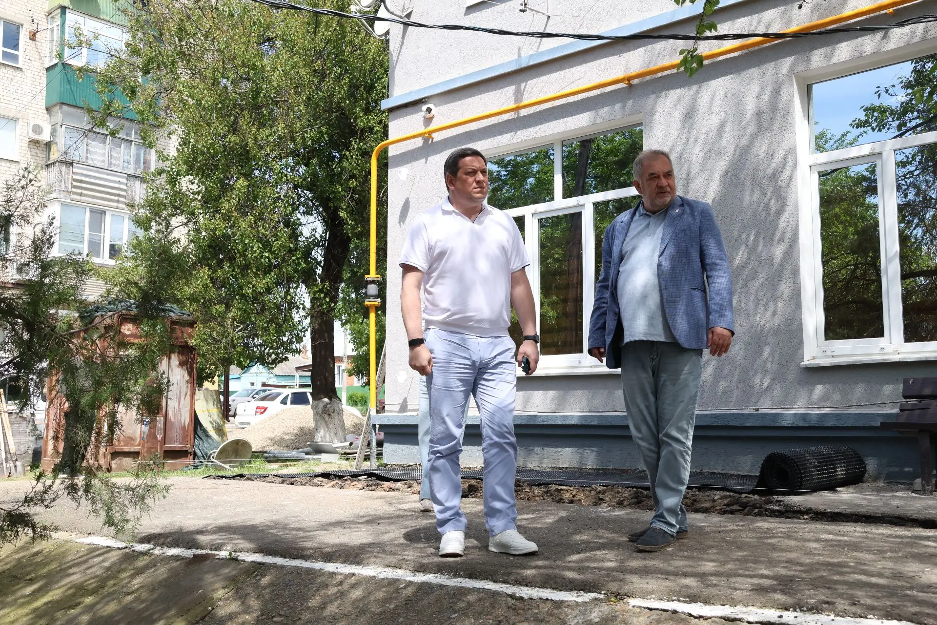 Глава района продолжает следить за ходом капитального ремонта многоквартирных домов в районе