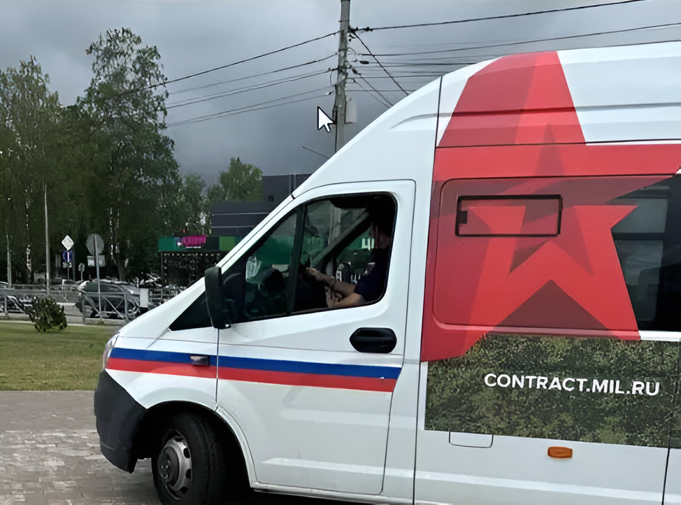 Мобильный комплекс отбора граждан на военную службу по контракту отправляется в Кавказский район