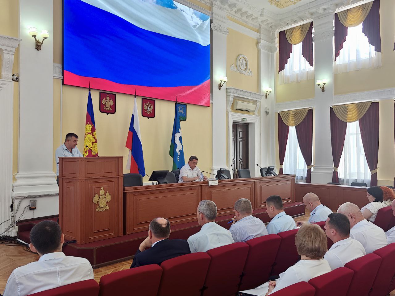 Глава Кавказского района Юрий Ханин провел расширенное планерное совещание