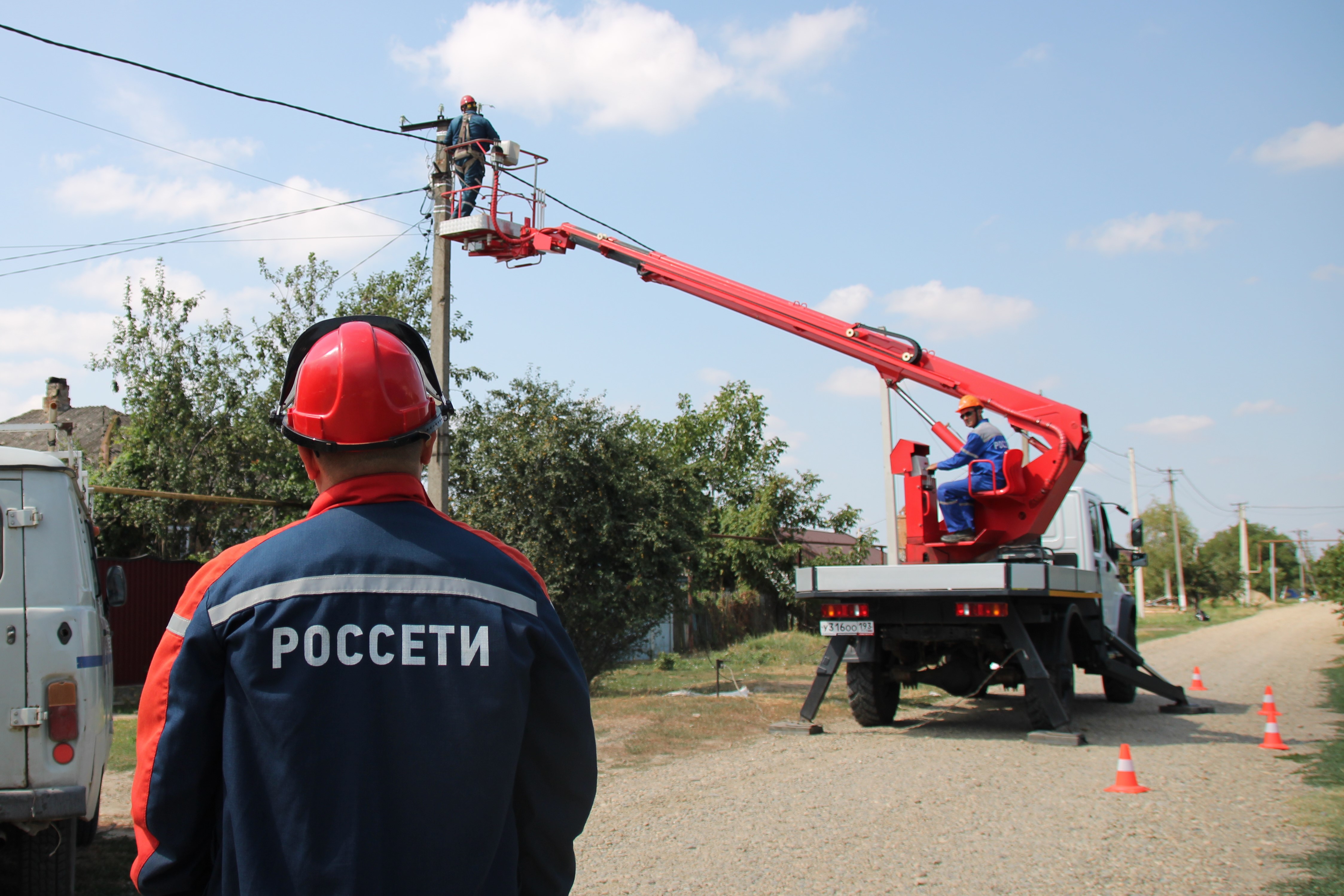 Энергетики ликвидируют последствия масштабного циклона в регионах