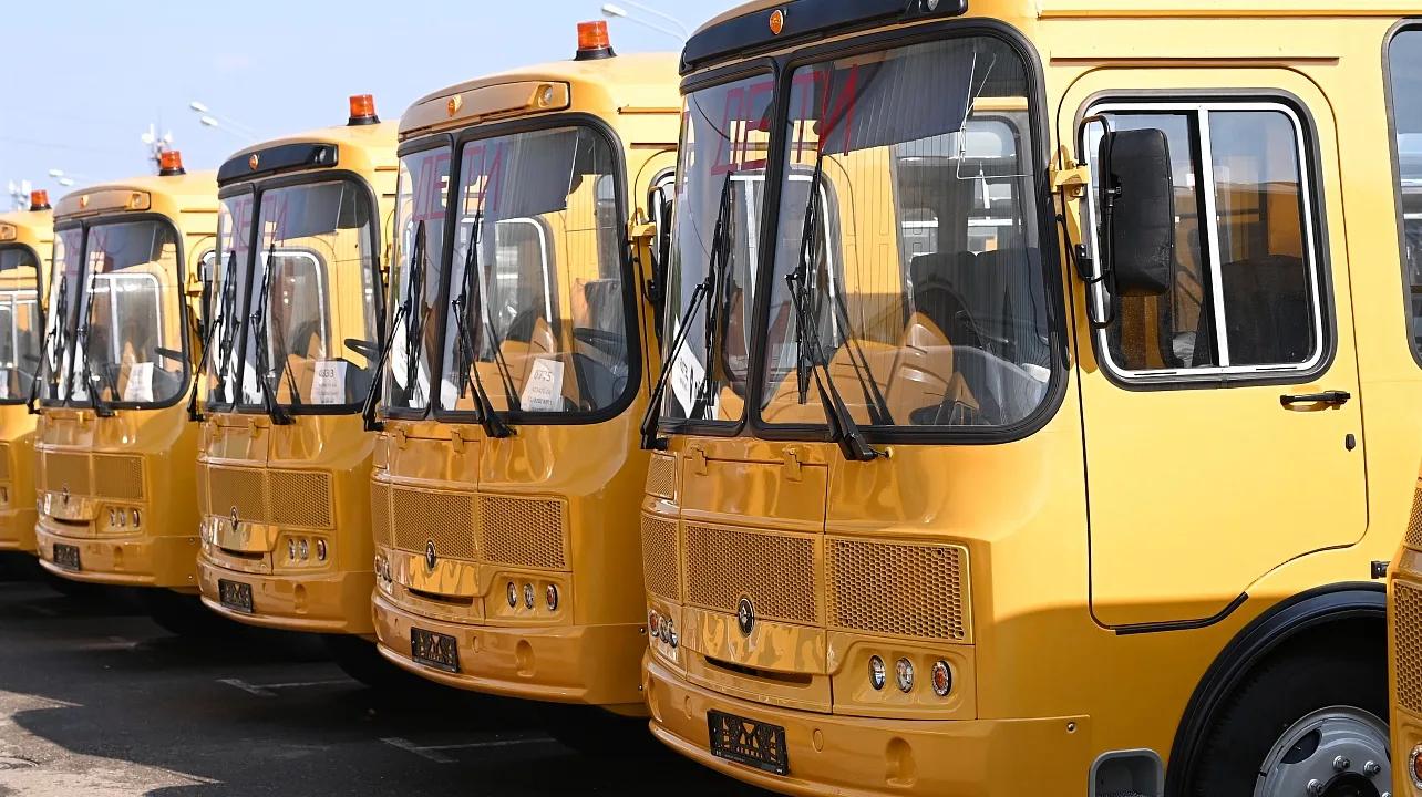 Кавказский район получил два новых школьных автобуса