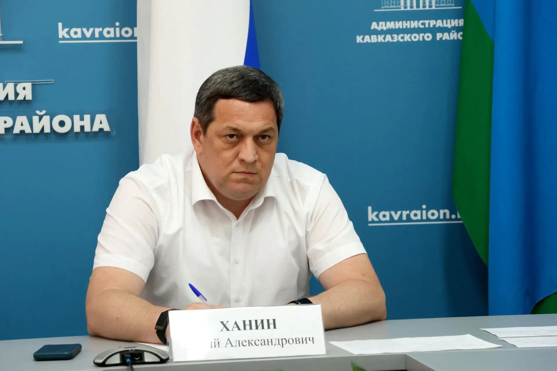 Глава Кавказского района Юрий Ханин провёл личный приём граждан: рассмотрены вопросы благоустройства и спорных ситуаций