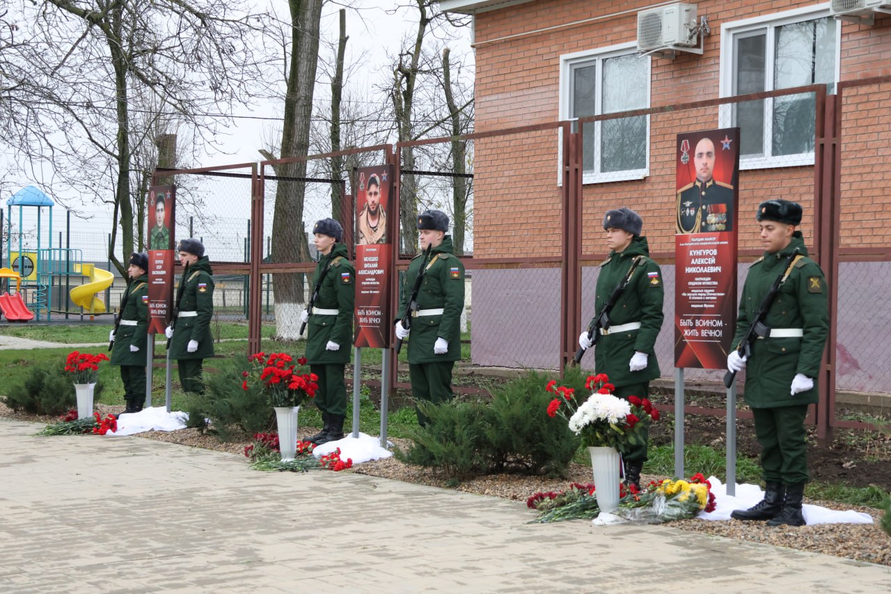 В хуторе Привольном появилось место памяти — аллея Славы