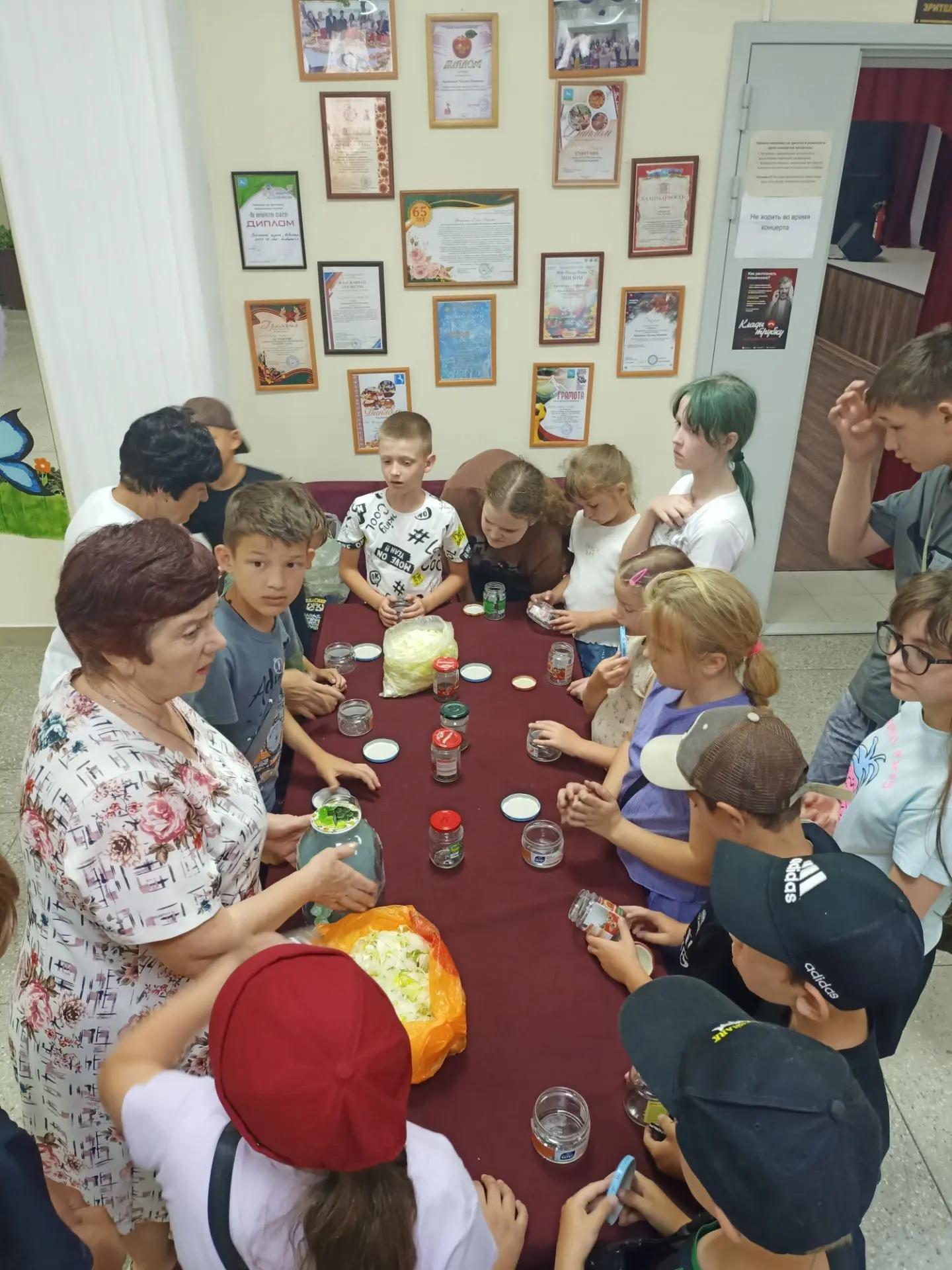 патриотический урок "Помогай сегодня, чтобы наступило Завтра"
