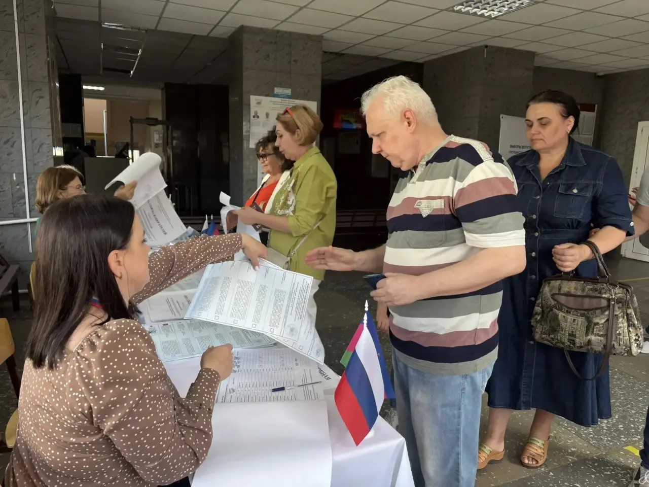 С самого утра на участках наблюдается оживление