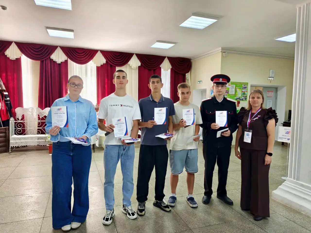 Торжественная церемония вручения свидетельств впервые голосующим